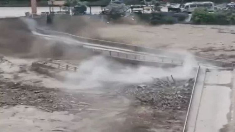 Nepal Flood: नेपाल में बाढ़ से भारी तबाही-पुल टूटे 95 मौतें, 133 भारतीय लापता
