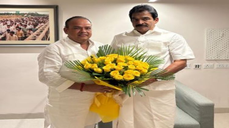 मंत्री इरफान अंसारी ने दिल्ली में केसी वेणुगोपाल से की मुलाकात, झारखंड के मुद्दों पर सौंपी रिपोर्ट