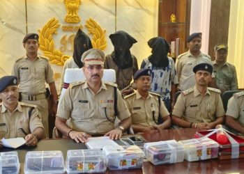 पाकुड़ ज्वेलर्स लूटकांड का 10 दिन में खुलासा, तीन आरोपी हथियारों के साथ गिरफ्तार