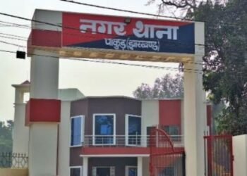 Jharkhand News: पाकुड़ में खेत से संदिग्ध अवस्था में युवक का शव मिलने से मची सनसनी