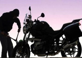 Dhanbad News: सिंदरी पुलिस ने चोरी के मोटरसाईकिल के साथ पकड़कर दो स्थानीय चोरों को भेजा जेल