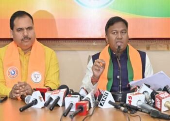 Jharkhand Politics: IAS राजीव रंजन का 24 घंटे के लिए परिवहन आयुक्त बनने के पीछे कौन सा खेल? बीजेपी ने हेमंत सरकार से मांगा जवाब