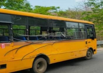 Bokaro Accident: तेज रफ्तार ट्रक ने स्कूल बस में मारी जोरदार टक्कर, कई छात्र घायल