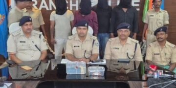 रांची में बस ड्राइवर की कनपट्टी पर सटाई पिस्तौल, चार अपराधी गिरफ्तार
