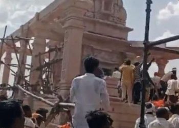 Breaking News: महाराष्ट्र में बड़ा हादसा-हनुमान मंदिर की छत गिरी, तीन दर्जन से ज्यादा लोगों के दबे होने की सूचना