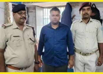 कोडरमा स्टेशन पर हथियार के साथ युवक गिरफ्तार, यात्रियों को दे रहा था धमकी