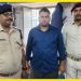 कोडरमा स्टेशन पर हथियार के साथ युवक गिरफ्तार, यात्रियों को दे रहा था धमकी