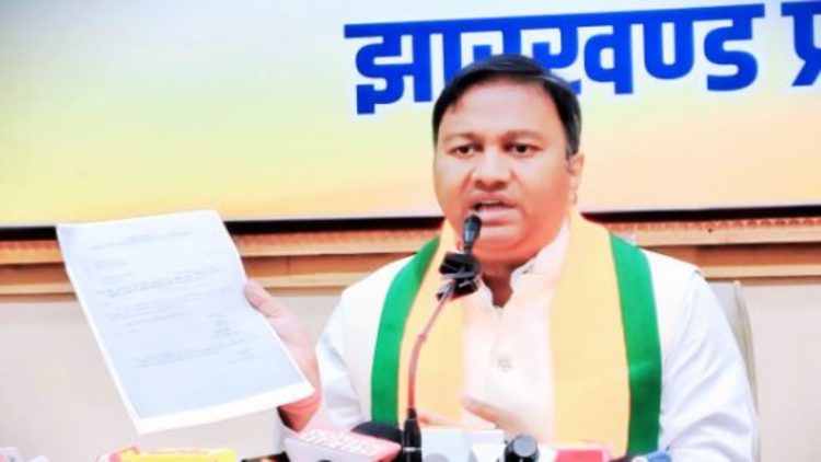 ट्रेजरी स्कैम में बड़ी मछलियों की गिरिफ्तारी कब? भाजपा ने उठाए सवाल