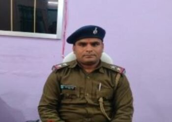 Jharkhand News: पुलिस महकमे में मचा हड़कंप, ACB ने चैनपुर थाना प्रभारी को रिश्वत लेते हुए रंगेहाथ किया गिरफ्तार