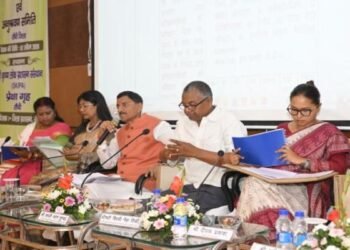 Jharkhand News: DISHA बैठक में विकास कार्यों में देरी पर भड़कीं मंत्री, सुस्त इंजीनियरों को दी सख्त चेतावनी