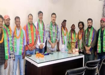 Jharkhand News: ट्रेजरी से हो रही पैसों की लूट-सुदेश महतो की मौजूदगी सैंकड़ों लोगों ने थामा आजसू का दामन