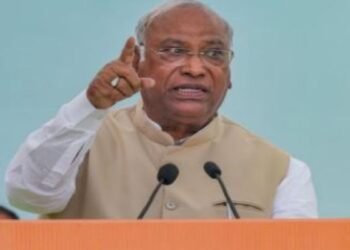 Breaking News: मल्लिकार्जुन खरगे को चुनाव आयोग का नोटिस, जाने वजह