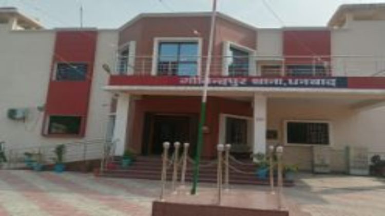 धनबाद में नवविवाहिता की संदिग्ध मौत से सनसनी, मायके पक्ष ने लगाया दहेज हत्या का आरोप 1 धनबाद में नवविवाहिता की संदिग्ध मौत से सनसनी, मायके पक्ष ने लगाया दहेज हत्या का आरोप