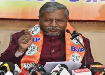 Jharkhand Politics: क्या आप जानते हैं किससे मिल रहे हैं? सीएम हेमंत को ब्रिटेन यात्रा पर बाबूलाल ने उठाए गंभीर सवाल