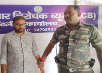 दुमका में एसीबी की बड़ी कार्रवाई, प्रधान लिपिक घूस लेते रंगेहाथ गिरफ्तार