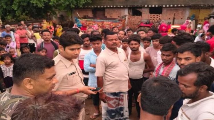 पाकुड़ में घरेलू विवाद में हंसुआ से वार कर पत्नी की हत्या, बचाने आए पिता पर भी किया हमला