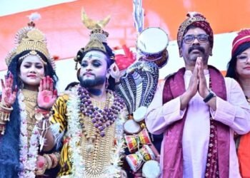 पहाड़ी मंदिर में CM Hemant Soren ने किया भगवान भोलेनाथ का जलाभिषेक