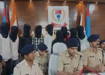 Ranchi News: रांची में लूट गिरोह का पर्दाफाश! 10 अपराधी गिरफ्तार, 16 बड़ी वारदातों का एक साथ खुलासा