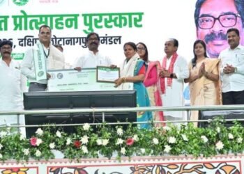 गांव मजबूत होंगे तभी राज्य मजबूत होगा-CM Hemant Soren ने मुखियाओं को बांटे करोड़ों के इनाम