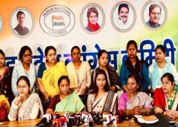 भाजपा ने महिलाओं को लिपस्टिक के डिब्बे में नेलपॉलिश थमाई! रांची में गरजी अंबा प्रसाद