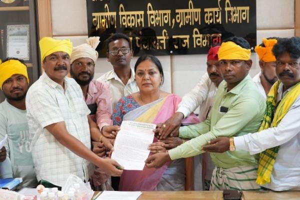 मंत्री दीपिका पांडेय सिंह से माझी परगना महल का प्रतिनिधिमंडल ने की मुलाकात, PESA पर हुई चर्चा
