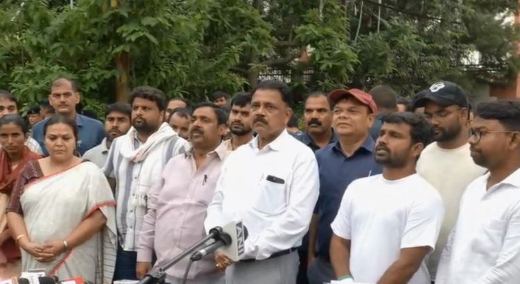Breaking News: 14वीं JPSC परीक्षा होगी रद्द, सरकार और छात्रों के बीच इन अहम मांगो पर बनी सहमति 1 Breaking News: 14वीं JPSC परीक्षा होगी रद्द, सरकार और छात्रों के बीच इन अहम मांगो पर बनी सहमति