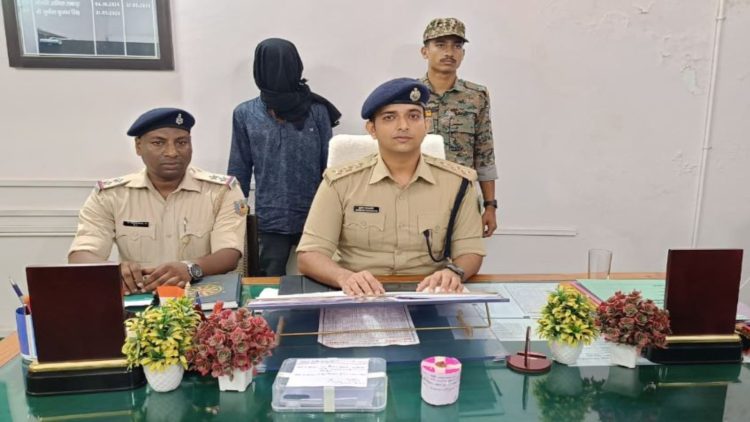 चतरा में TSPC का एरिया कमांडर लक्ष्मण गंझू उर्फ मोच्छू गिरफ्तार, पुलिस ने ऐसे बिछाया जाल 1 चतरा में TSPC का एरिया कमांडर लक्ष्मण गंझू उर्फ मोच्छू गिरफ्तार, पुलिस ने ऐसे बिछाया जाल