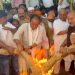 राहुल गांधी के खिलाफ प्राथमिकी के विरोध में कांग्रेस का प्रदर्शन, केंद्र सरकार का पुतला फूंका 6 राहुल गांधी के खिलाफ प्राथमिकी के विरोध में कांग्रेस का प्रदर्शन, केंद्र सरकार का पुतला फूंका