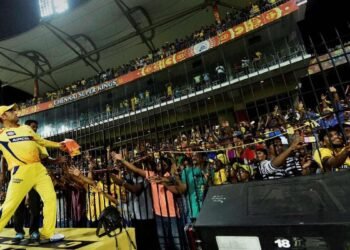 Dhoni के ‘आखिरी दीदार’ ने बढ़ाई हलचल! चेपॉक में भावुक हुए फैंस, रिटायरमेंट की अटकलें तेज