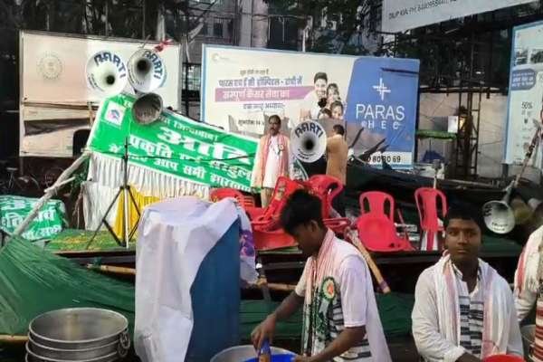 Big Breaking: The stage built near Albert Ekka Chowk collapsed.