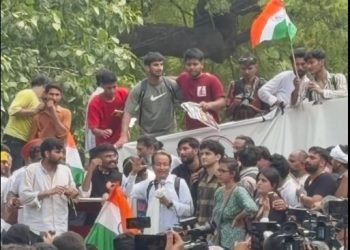 Sonam Wangchuk attends CJP's protest at Delhi's Jantar Mantar