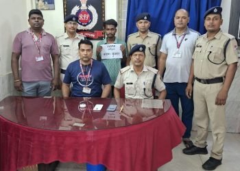 धनबाद में शातिर मोबाइल चोर गिरफ्तार, दो चोरी के मोबाइल बरामद