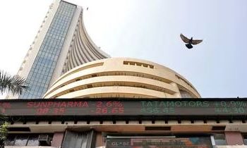 Share Market: शेयर बाजार में फिर गिरावट, सेंसेक्स 215 अंक तक टूटा; निफ्टी 22,550 के नीचे