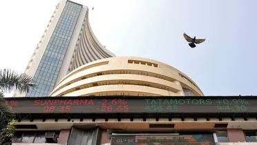 Share Market: शेयर बाजार में फिर गिरावट, सेंसेक्स 215 अंक तक टूटा; निफ्टी 22,550 के नीचे