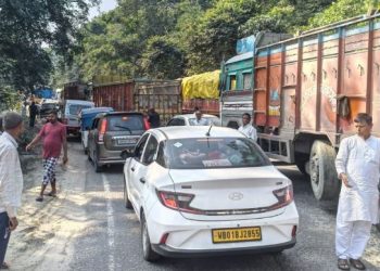 कोडरमा में रांची-पटना मुख्य मार्ग पर एक घंटे से जाम, वाहनों की लंबी कतार