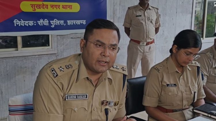 Ranchi में जन शिकायत केंद्र पहुंचे SSP, लोगों ने बताईं पुलिसिंग की कमियां 1 SSP visits public grievance center in Ranchi