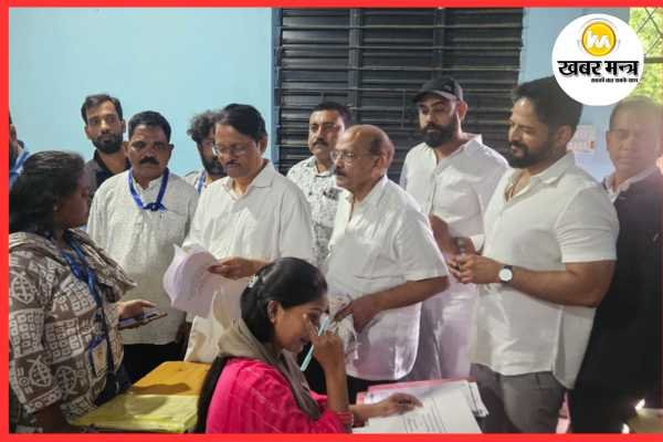 Congress in-charge K. Raju inspected several polling stations in Ranchi.