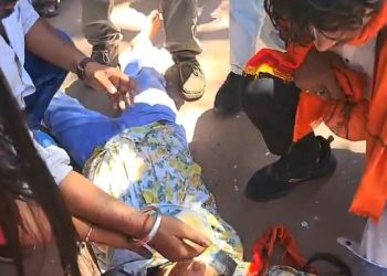 Chaos during Vidhan Sabha gherao: ABVP activists scuffle with police; students faint.