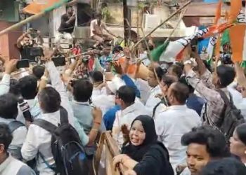Clash between BJP and Congress workers in Jamshedpur; over 10 injured in stone-pelting.