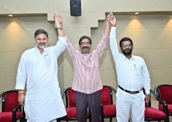 Chief Minister Hemant Soren raising the hands of INDIA Alliance candidates to show unity ahead of the Jharkhand Rajya Sabha Election 2026.
