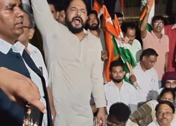 Breaking News:रांची में प्रदर्शन के दौरान स्वास्थ्य मंत्री डॉ. इरफान अंसारी, के. राजू समेत कई congress नेता हिरासत में