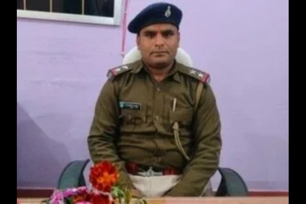 Gumla News: चैनपुर में खाकी वर्दी फिर हुई दागदार, पद संभालने के 4 दिन बाद ही रिश्वत लेते थानेदार गिरफ्तार