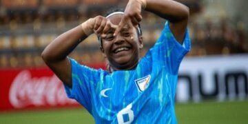 Jharkhand की होनहार बेटी अनुष्का के पास न जूते हैं, न साइकिल; CM से लगाई गुहार