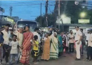 Public outrage erupts over the murder of a 6-year-old child in Asansol; GT Road blocked as demands are raised for the accused to be hanged.