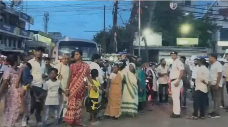 Public outrage erupts over the murder of a 6-year-old child in Asansol; GT Road blocked as demands are raised for the accused to be hanged.