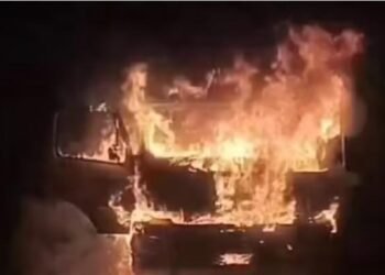 Jharkhand News: टंडवा में उग्रवादियों ने कोयला परियोजना को एक बार फिर बनाया निशाना, हाइवा ट्रक फूंका