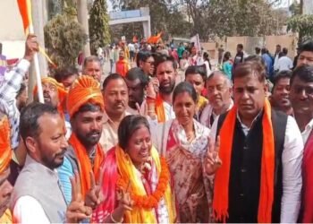 Jharkhand News: आखिरी दिन नामांकन में दिखा शक्ति प्रदर्शन, रोशनी खलखो बनाम रमा खलखो