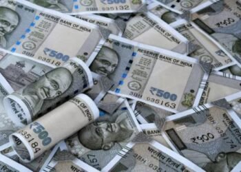 नगर निकाय चुनाव से पहले लातेहार में कार से 40.20 लाख जब्त