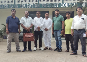 झारखंड राज्य आकलन सफल सह प्रशिक्षित सहायक अध्यापक संघ के नेता झारखंड में आगामी 11 अगस्त के धरने की जानकारी देते हुए