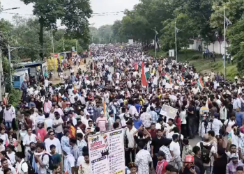 Protesting students gathered near the Old Vidhan Sabha in Ranchi over JPSC and JSSC exam irregularities